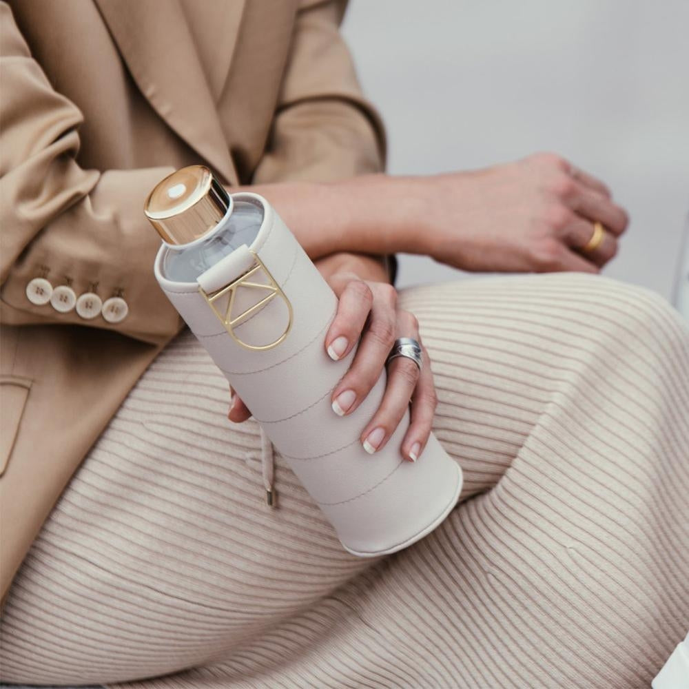 equa Mismatch Trinklasche aus Glas I Beige commercial equa