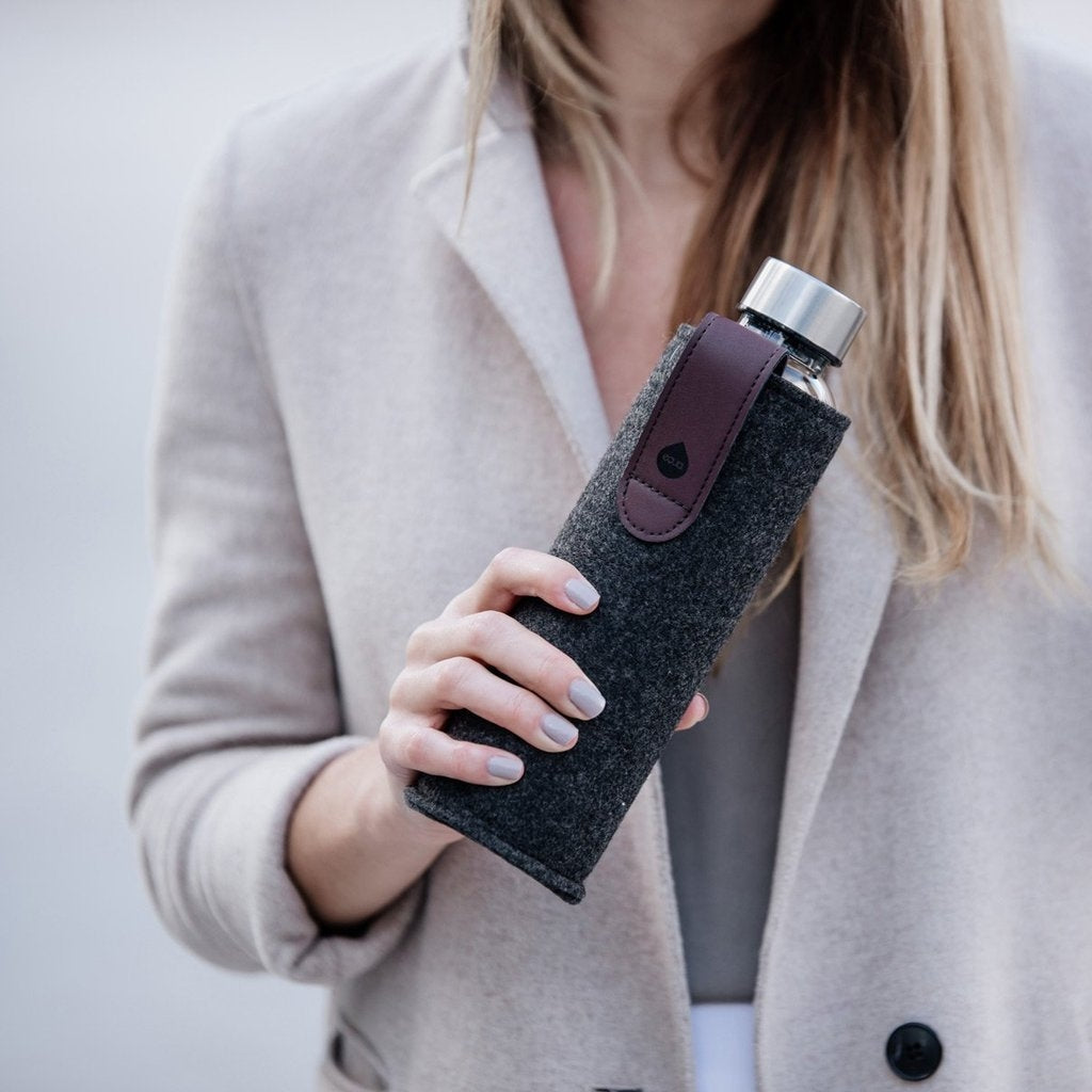 equa Mismatch Trinklasche aus Glas I Chocolate commercial equa