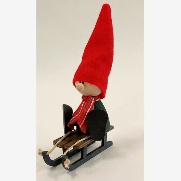 Tomte Einar auf dem Schlitten – Schwedische Handarbeit | 8 cm