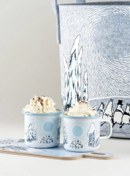 Muurla Moomin Emaillebecher 'Snowy Valley' - 370 ml